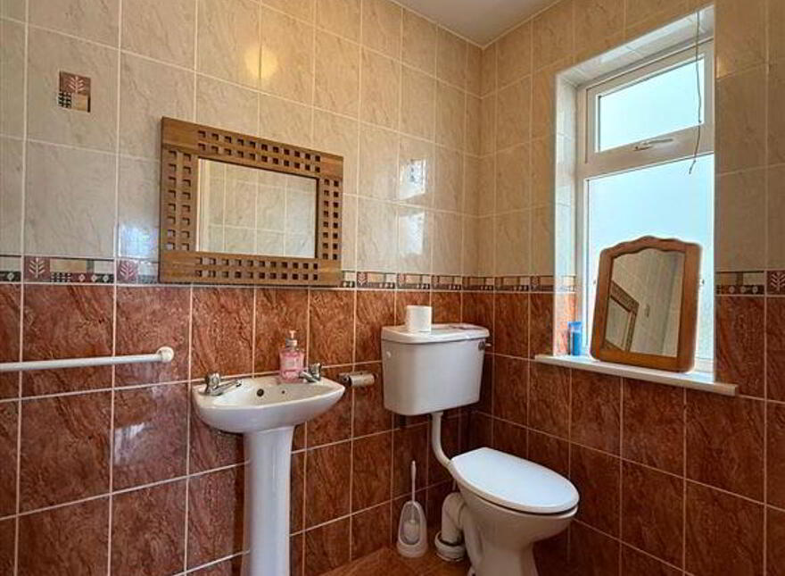 6 Castle Court, Ballaghaderreen, F45XY70