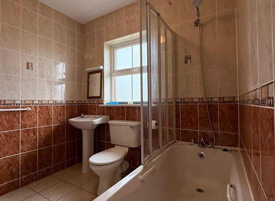 6 Castle Court, Ballaghaderreen, F45XY70