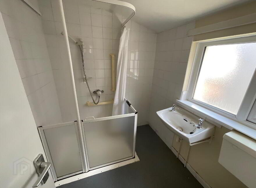 29 Surrey Street, Off Lisburn Road, Belfast, BT9 7FR