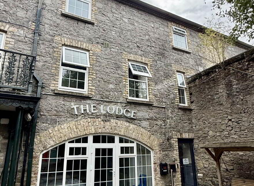The Lodge, The Old Bond Store, Dillon Terrace, Ballina, F26N971