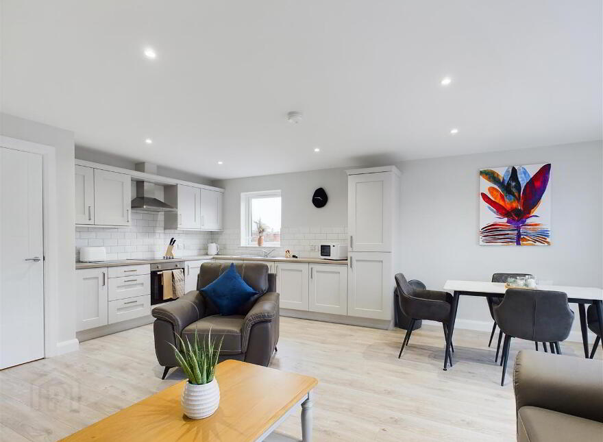 2 Bed, 124 Avoniel Road, Belfast, BT5 4SG