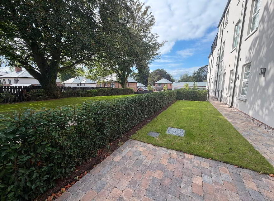 2, 31 Cromlyn Wood, Lisburn Road, Royal Hillsborough, BT26 6TX