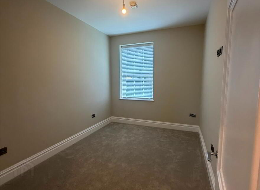 2, 31 Cromlyn Wood, Lisburn Road, Royal Hillsborough, BT26 6TX