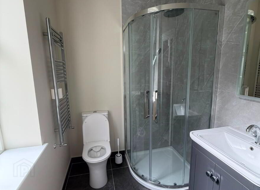 2, 31 Cromlyn Wood, Lisburn Road, Royal Hillsborough, BT26 6TX