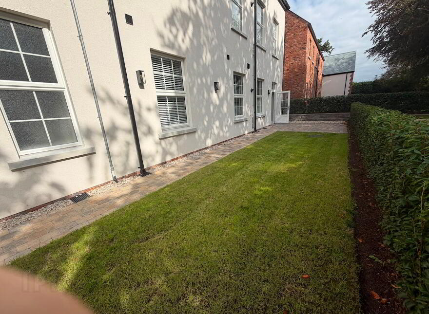 2, 31 Cromlyn Wood, Lisburn Road, Royal Hillsborough, BT26 6TX