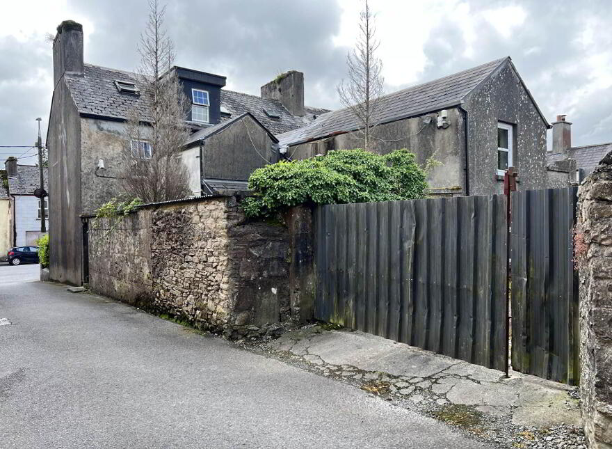 6 St. Johns Terrace, Ballaghaderreen, F45AX95
