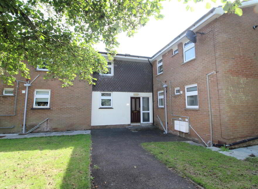 9D Rathcoole Close, Newtownabbey, BT37 9AP photo