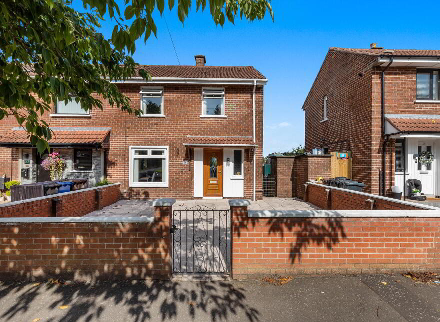 24 Knockwood Crescent, Belfast, BT5 6GE photo