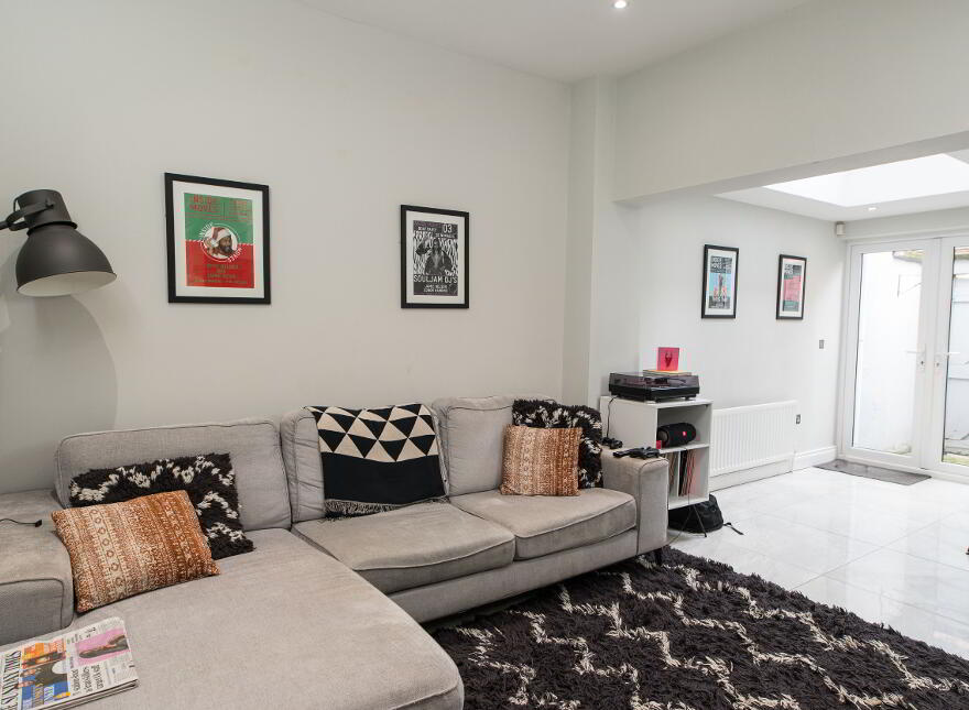 70 Ravenhill Avenue, Belfast, BT6 8LG