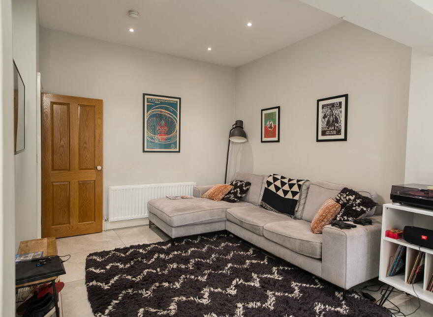70 Ravenhill Avenue, Belfast, BT6 8LG