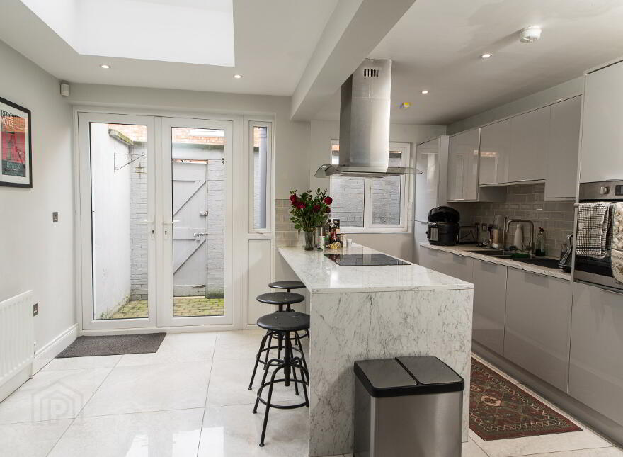 70 Ravenhill Avenue, Belfast, BT6 8LG