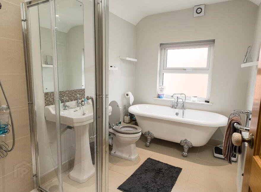 70 Ravenhill Avenue, Belfast, BT6 8LG
