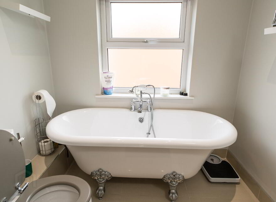 70 Ravenhill Avenue, Belfast, BT6 8LG
