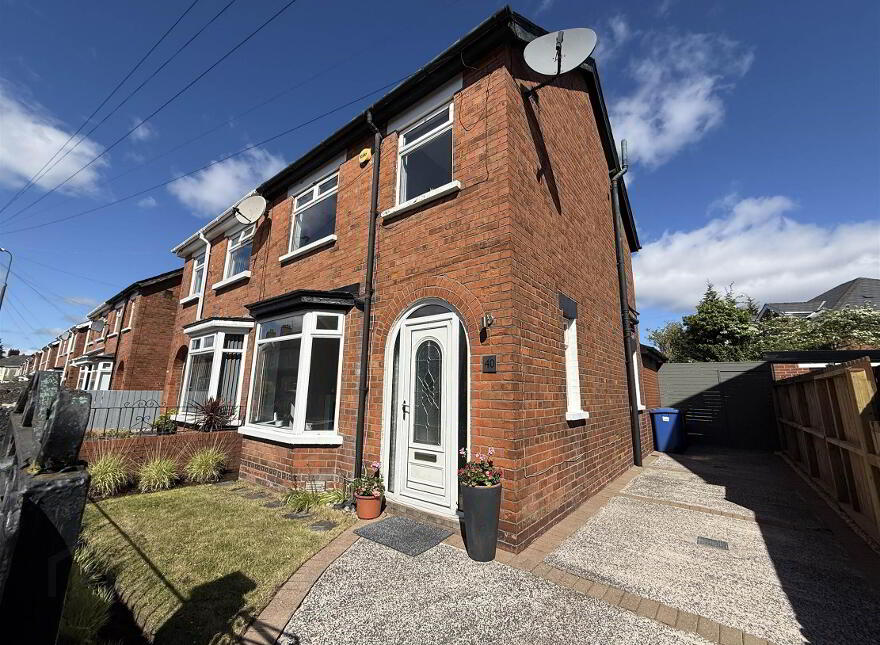 40 Loopland Drive, Cregagh, Belfast, BT6 9DX