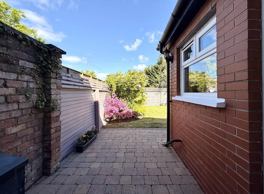 40 Loopland Drive, Cregagh, Belfast, BT6 9DX