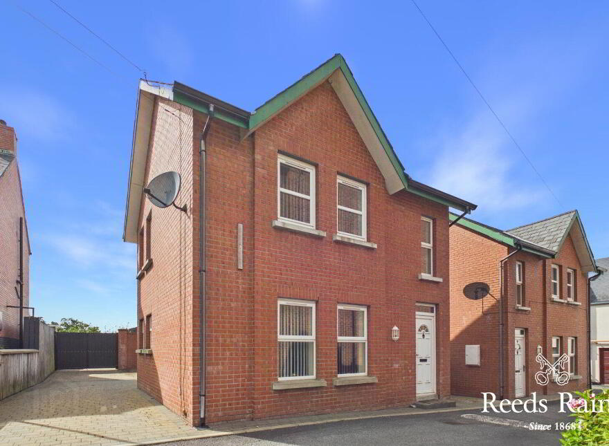 16 Downshire Hall, Ballynahinch Street, Hillsborough, BT26 6GE