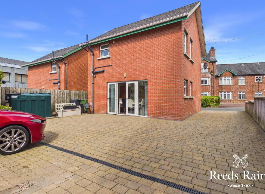 16 Downshire Hall, Ballynahinch Street, Hillsborough, BT26 6GE