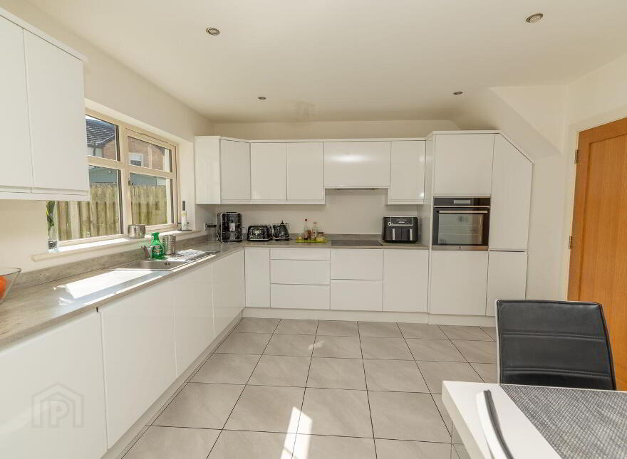 8 Belvedere Heights, Warrenpoint, Newry, BT34 3XZ