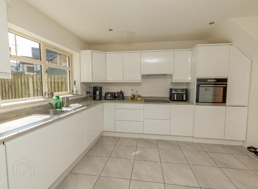 8 Belvedere Heights, Warrenpoint, Newry, BT34 3XZ