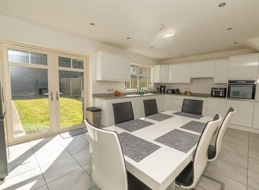 8 Belvedere Heights, Warrenpoint, Newry, BT34 3XZ