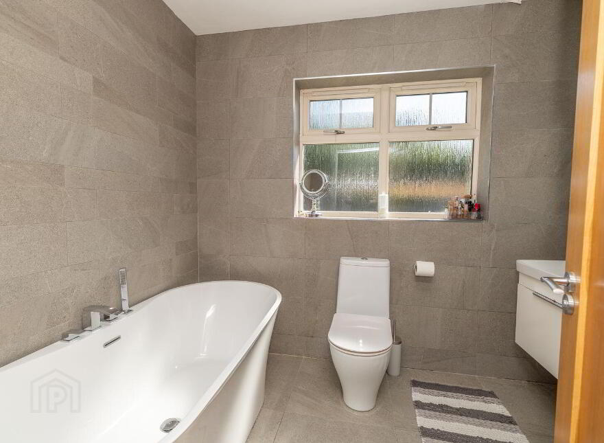 8 Belvedere Heights, Warrenpoint, Newry, BT34 3XZ
