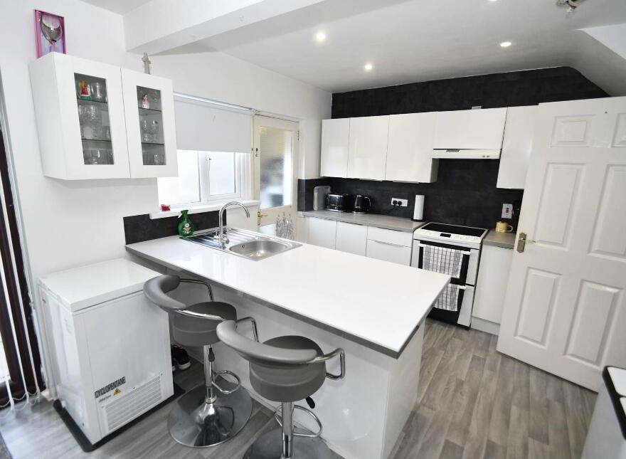 28 Willowvale Avenue, Belfast, BT11 9JX