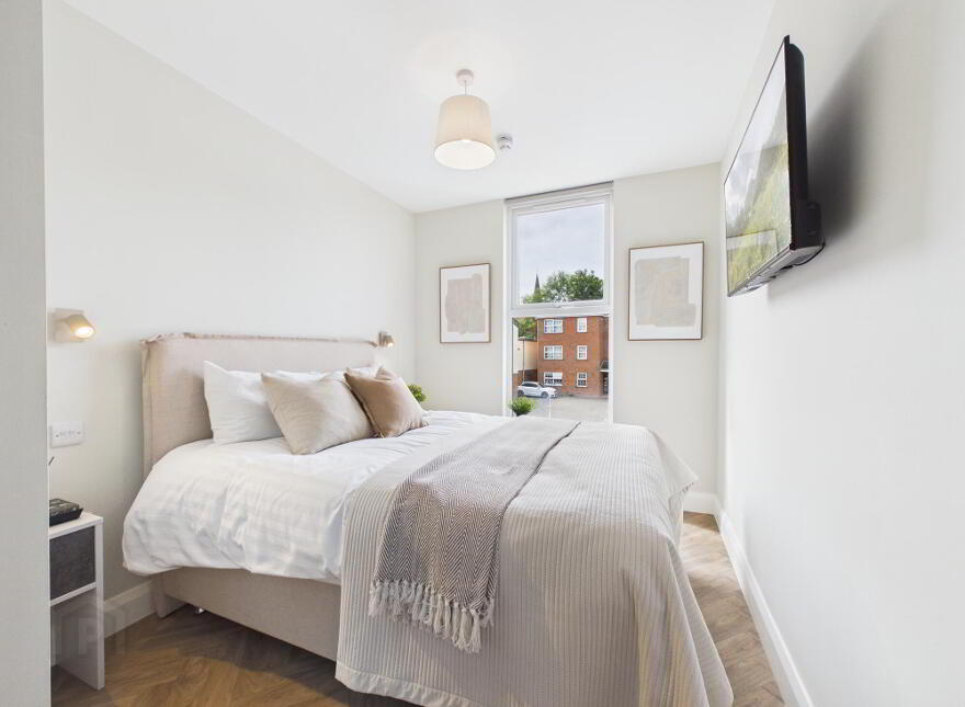Room 4 The Ashley Collection, Ashley Avenue, Belfast, BT9 7BT