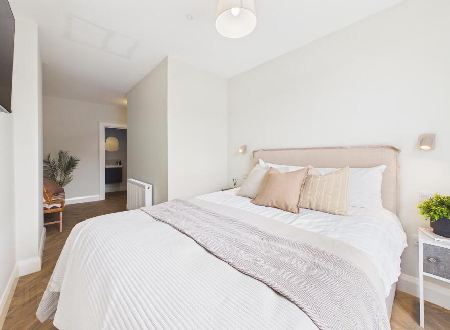 Room 4 The Ashley Collection, Ashley Avenue, Belfast, BT9 7BT