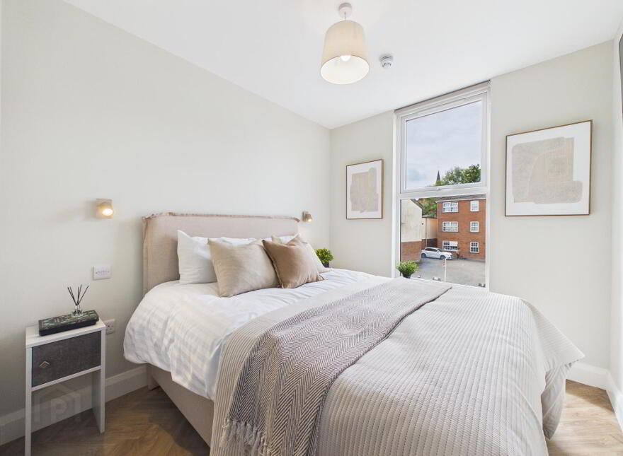 Room 4 The Ashley Collection, Ashley Avenue, Belfast, BT9 7BT