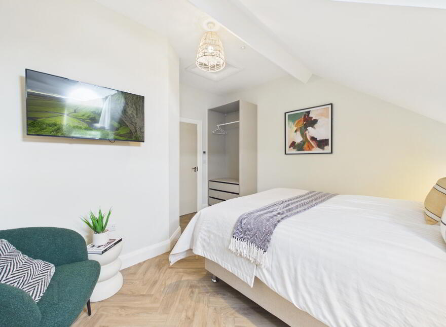 Room 7 The Ashley Collection, Ashley Avenue, Belfast, BT9 7BT