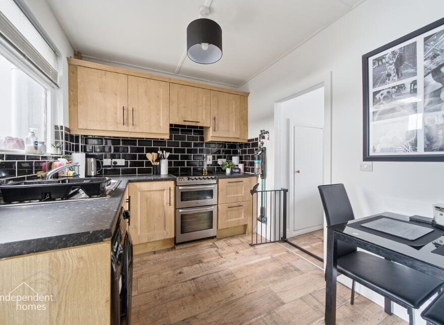 33 Kent Avenue, Larne, BT40 1NB