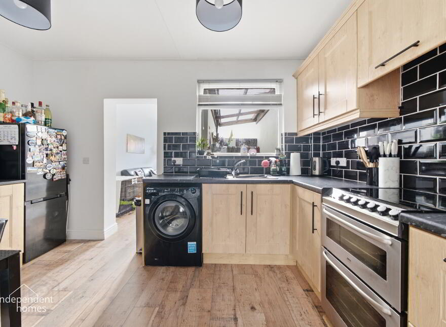 33 Kent Avenue, Larne, BT40 1NB