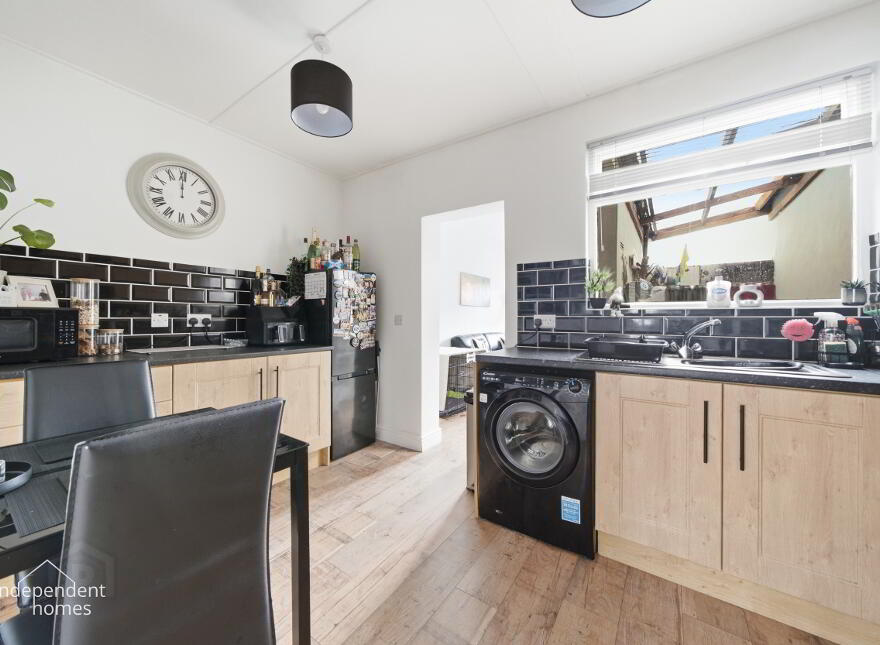 33 Kent Avenue, Larne, BT40 1NB