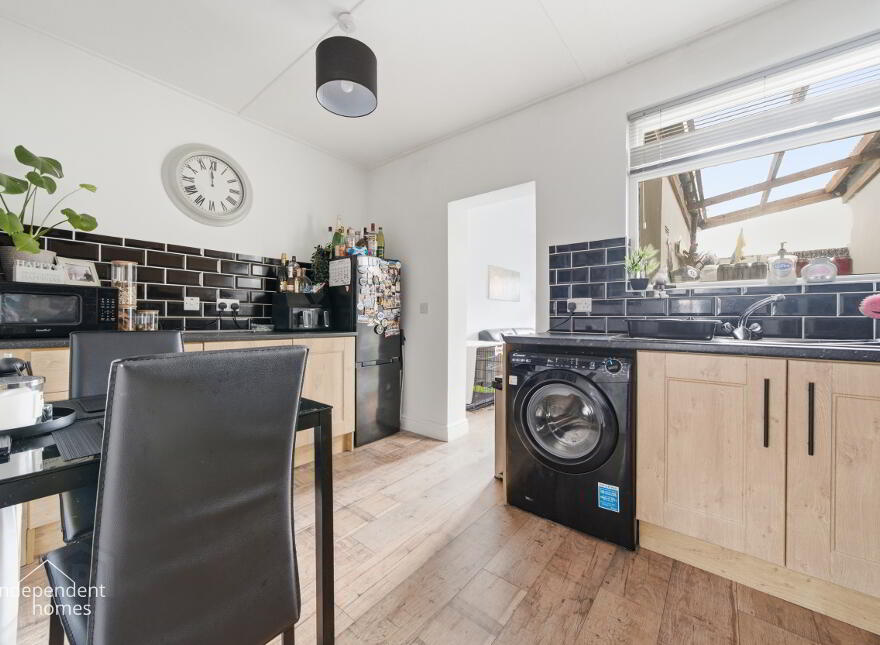33 Kent Avenue, Larne, BT40 1NB