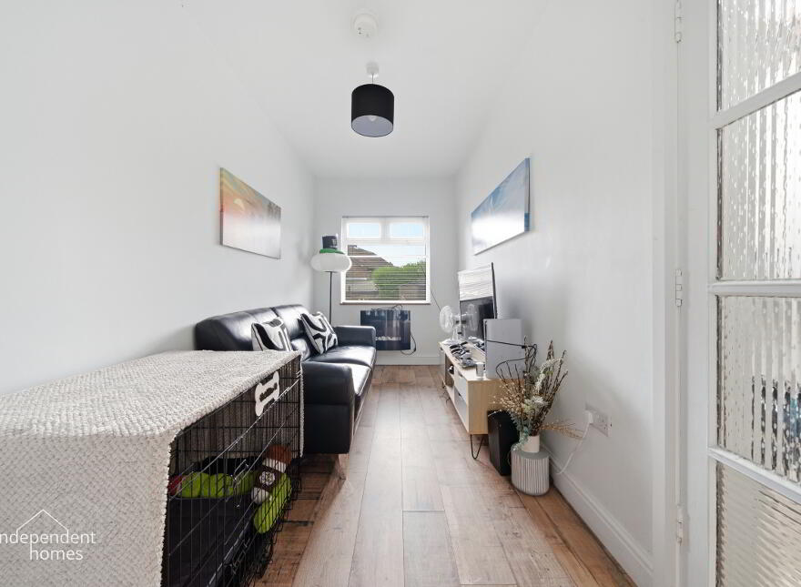 33 Kent Avenue, Larne, BT40 1NB