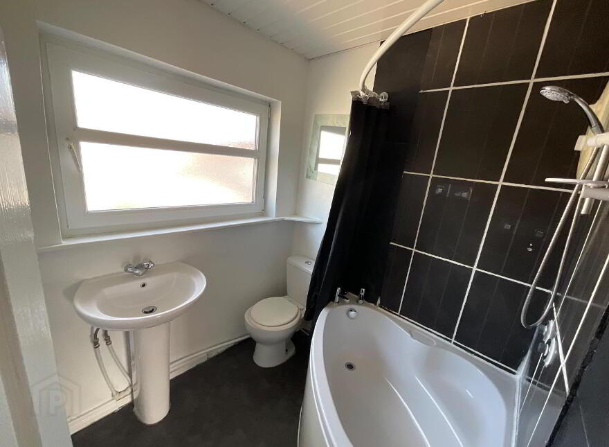 4 The Larches, Carrickfergus, BT38 8EH