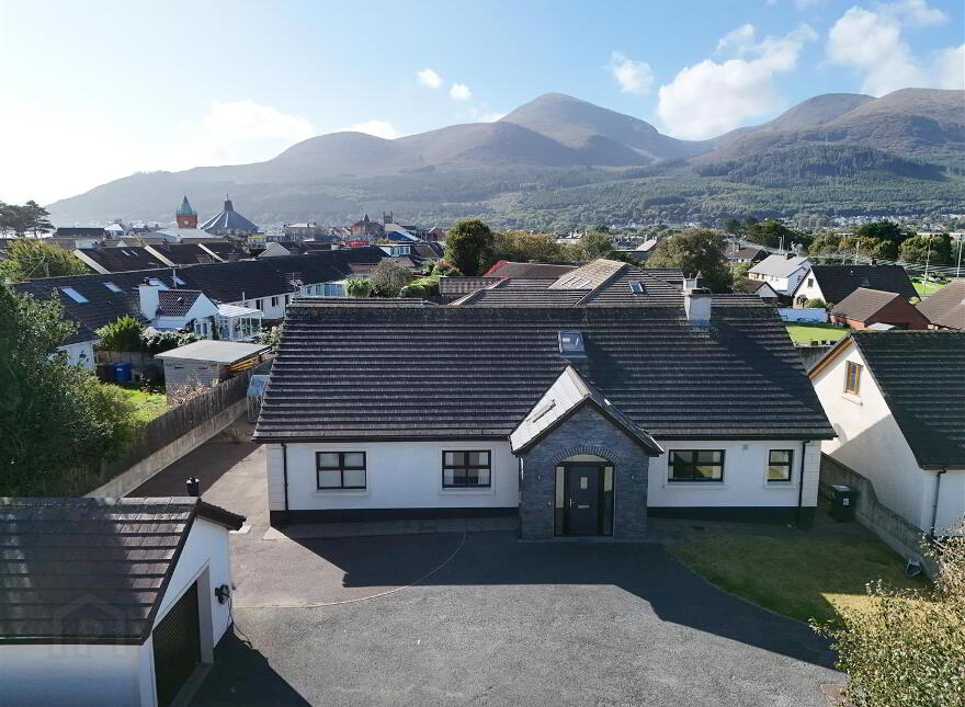 31d Dundrum Road, Newcastle, BT33 0BG