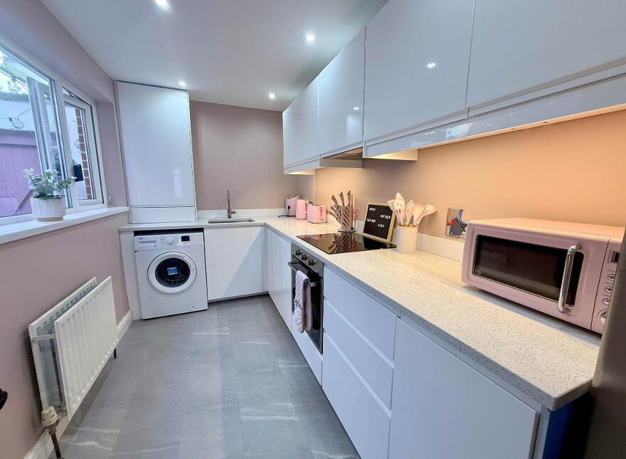 16 Hollycroft Avenue, Bloomfield, Belfast, BT5 5JE