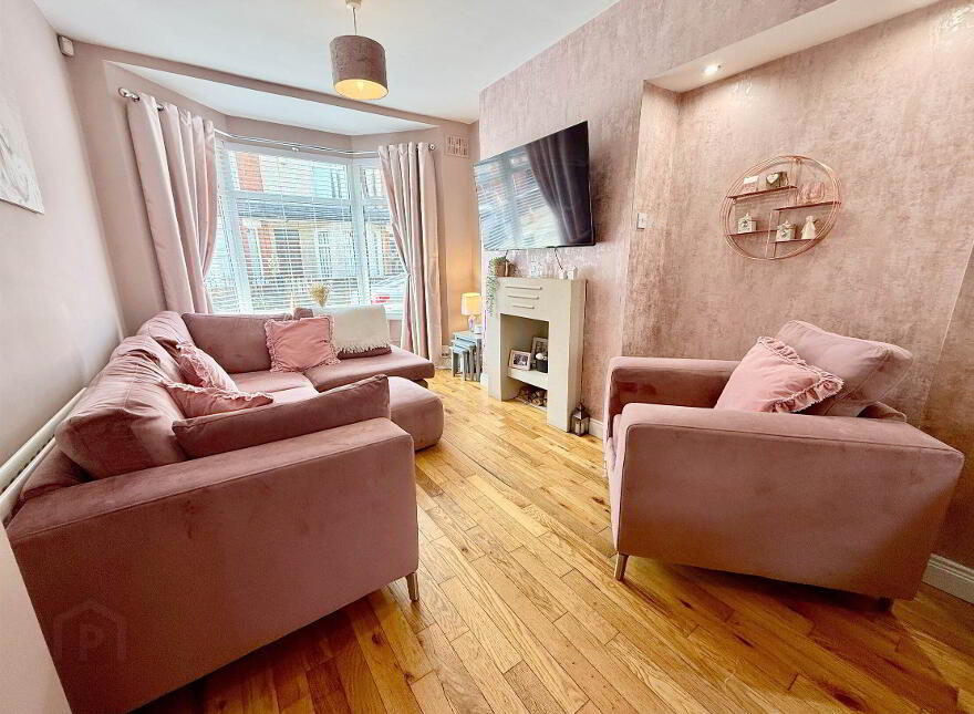 16 Hollycroft Avenue, Bloomfield, Belfast, BT5 5JE