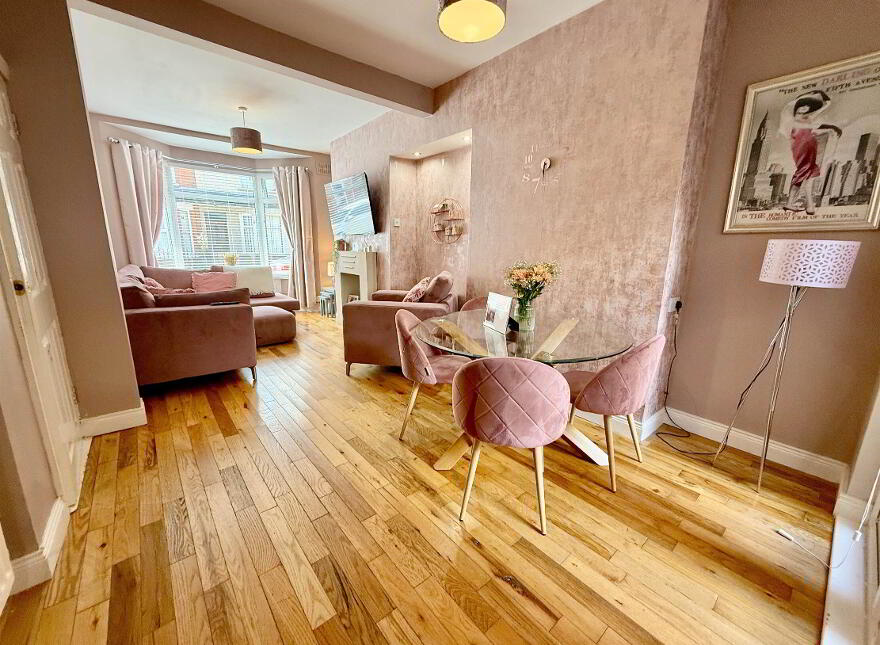 16 Hollycroft Avenue, Bloomfield, Belfast, BT5 5JE