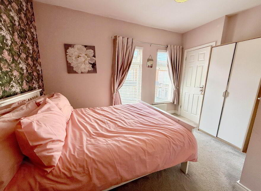 16 Hollycroft Avenue, Bloomfield, Belfast, BT5 5JE