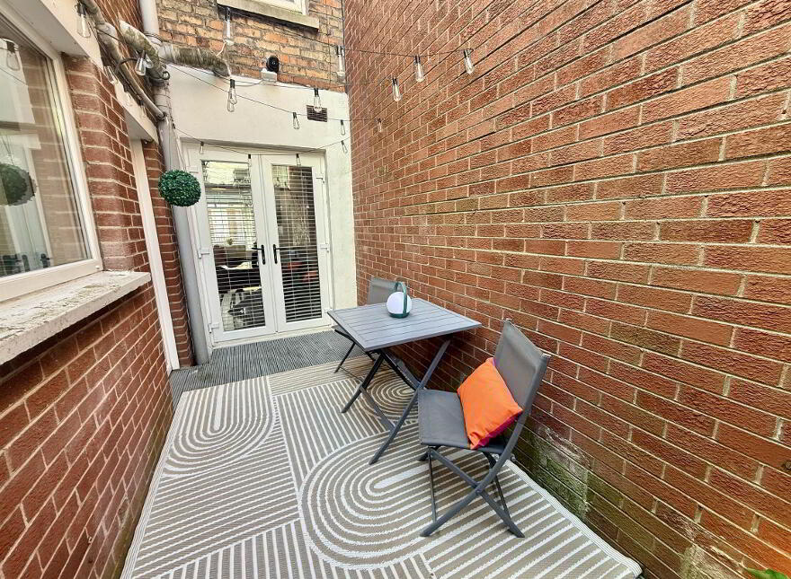 16 Hollycroft Avenue, Bloomfield, Belfast, BT5 5JE