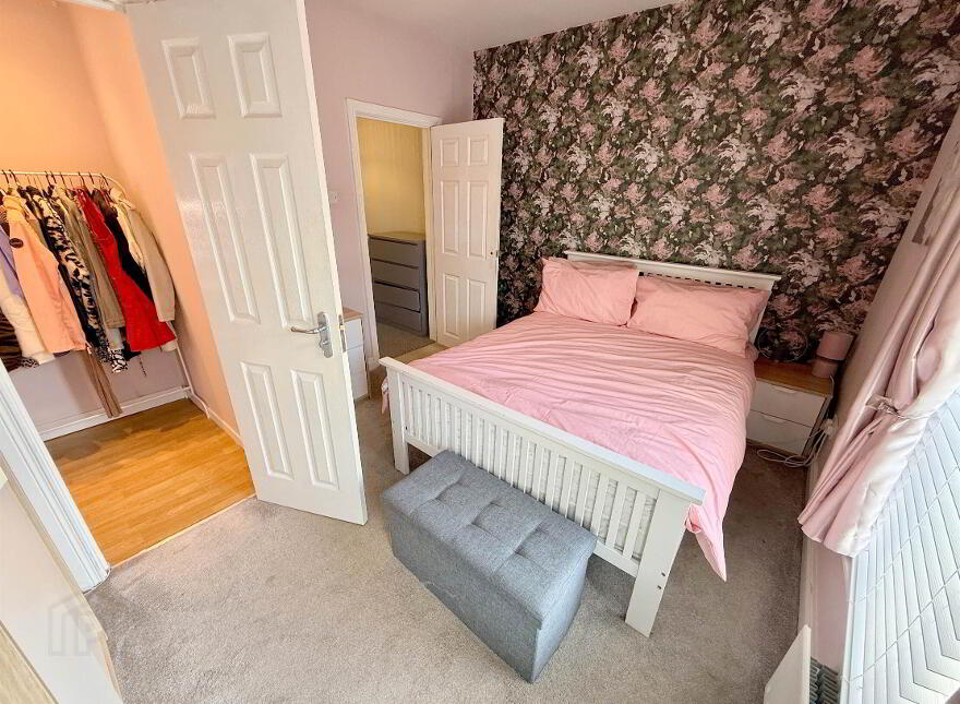 16 Hollycroft Avenue, Bloomfield, Belfast, BT5 5JE