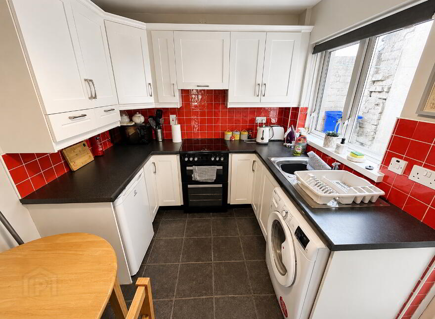 4 Creggan Road, Cityside, L’derry, BT48 9BX