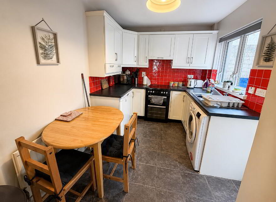 4 Creggan Road, Cityside, L’derry, BT48 9BX