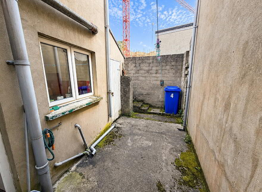 4 Creggan Road, Cityside, L’derry, BT48 9BX