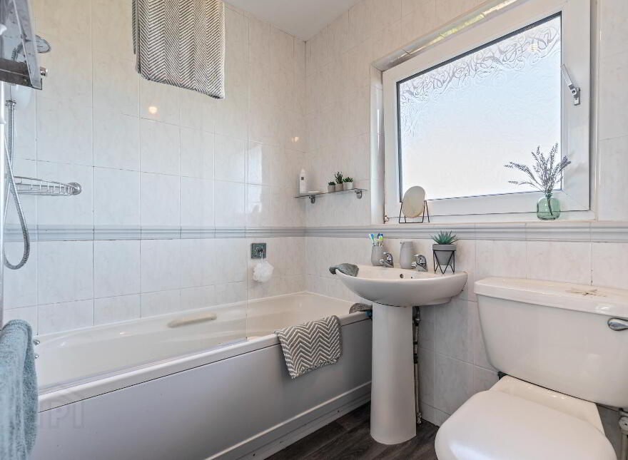 86 Castlemore Avenue, Upper Knockbreda Road, Belfast, BT6 9RG