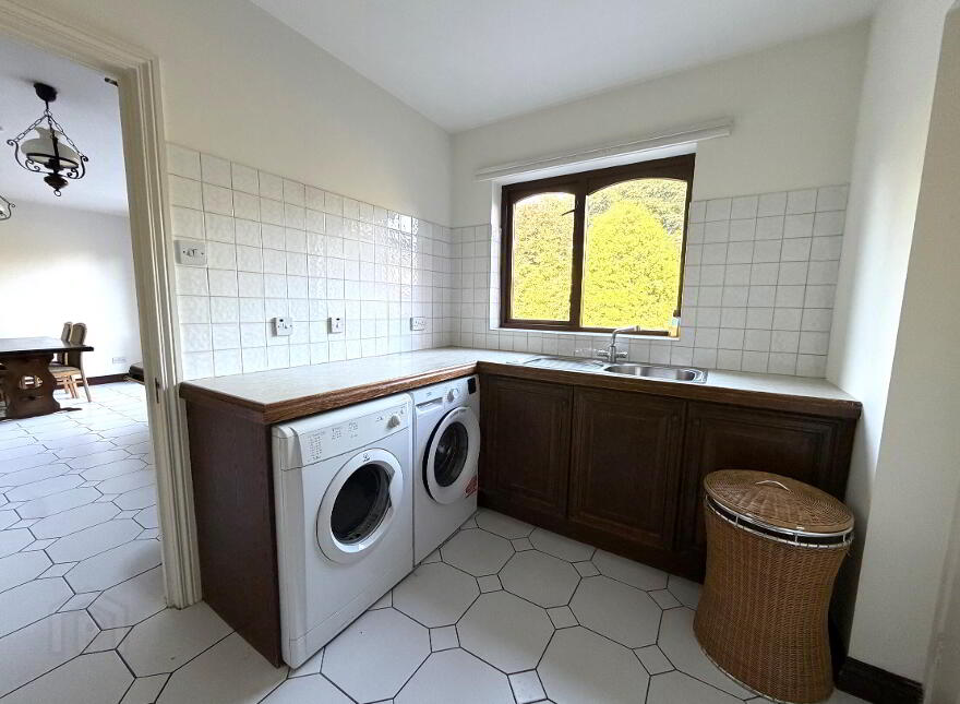 550a Upper Newtownards Road, Belfast, BT4 3HE