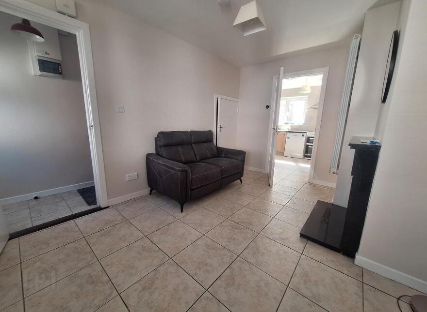 2 Chapel Street, Athlone, N37F6F5