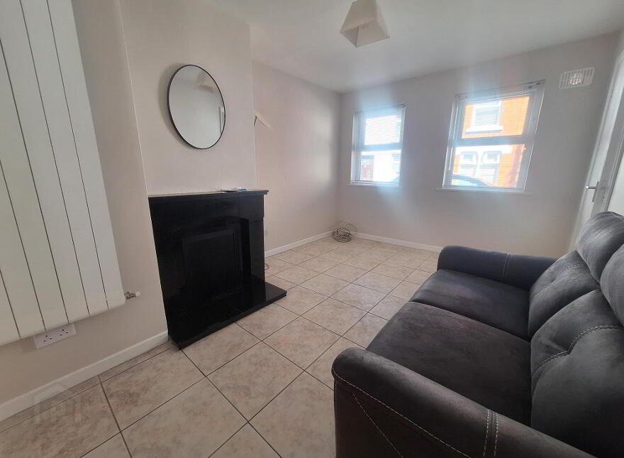 2 Chapel Street, Athlone, N37F6F5